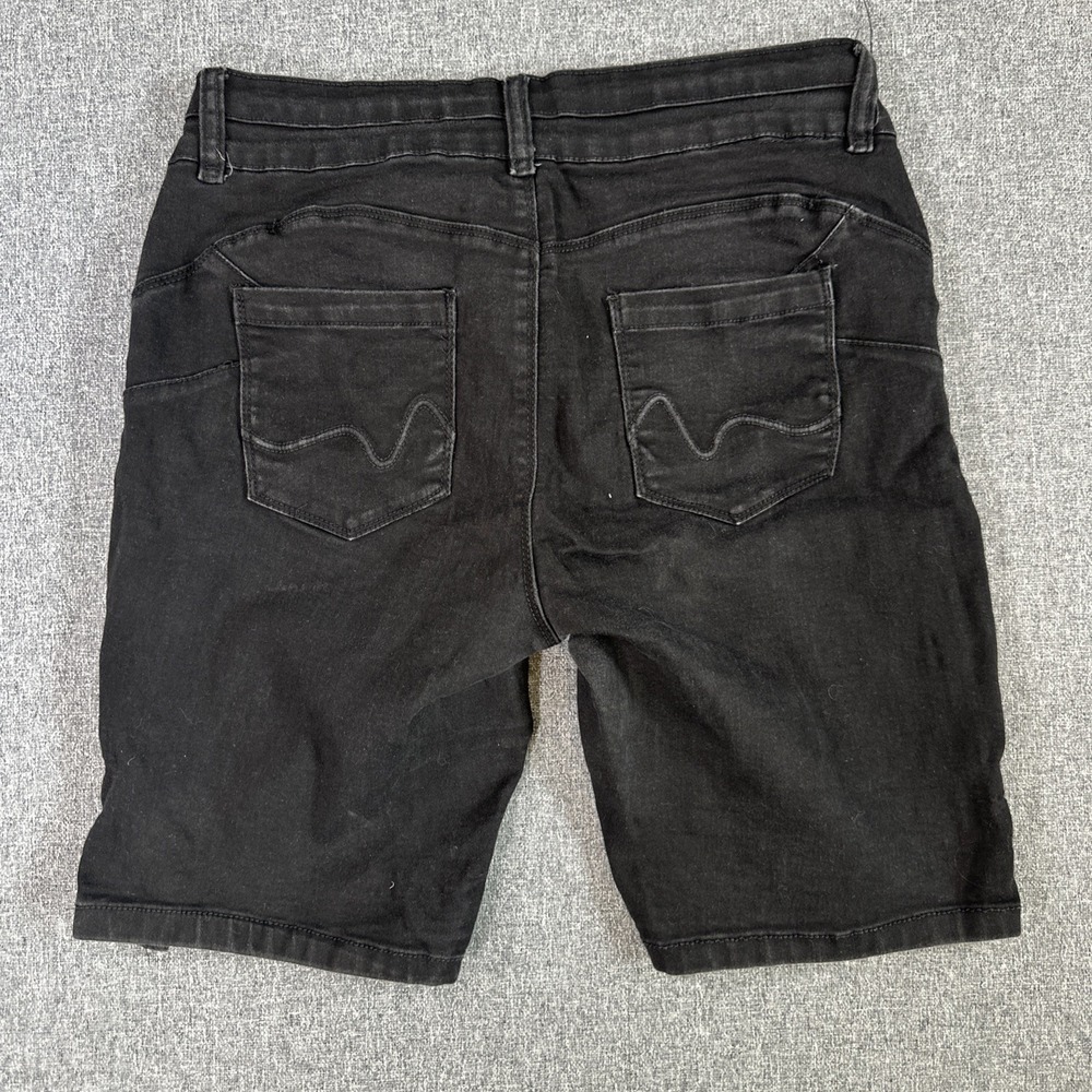 Suko Jeans Women's Black Bermuda Shorts Size 12 Stretch Mid Rise Snap Hem - Picture 2 of 6